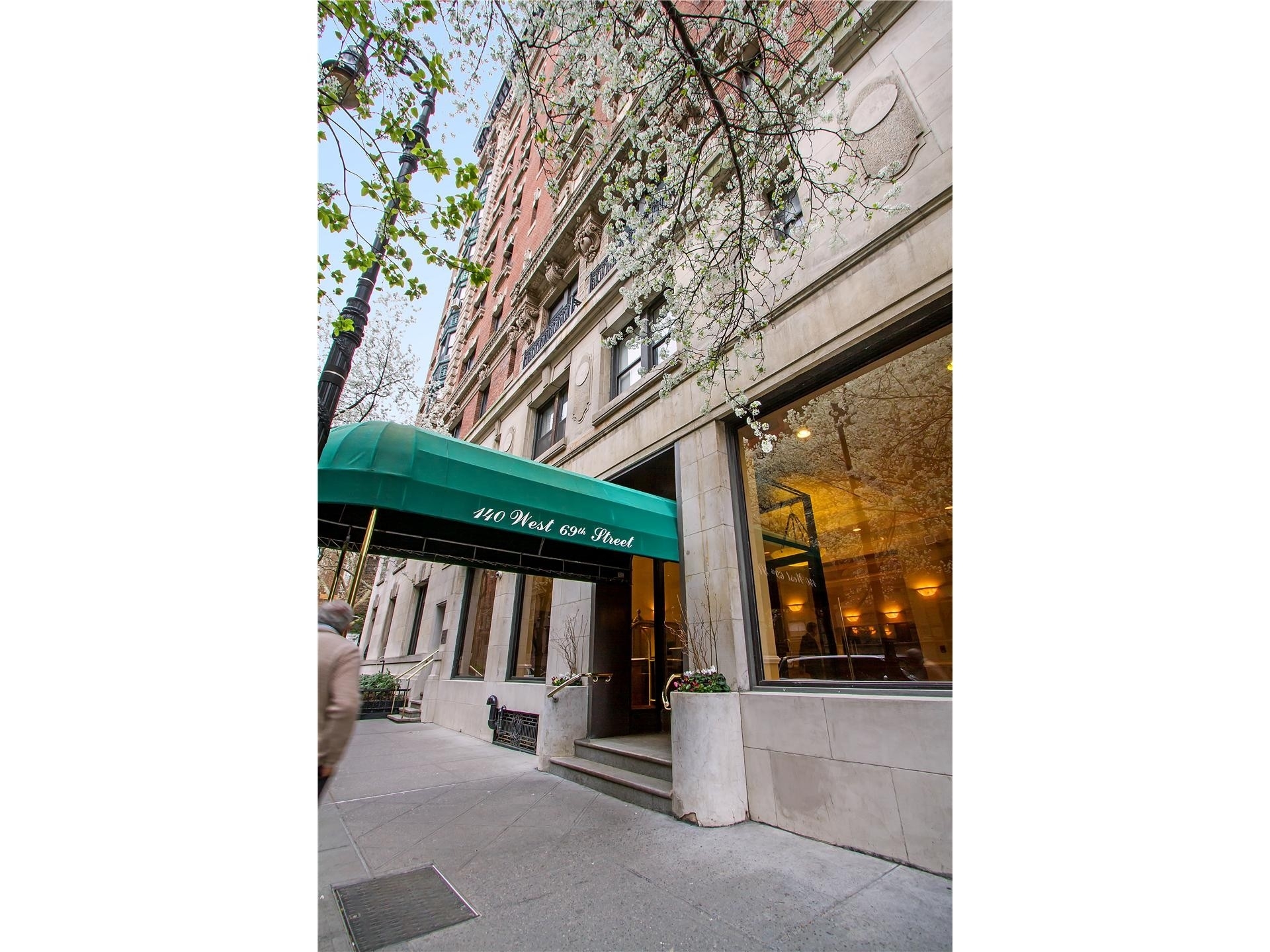 1. Co-op Properties at LINCOLN SPENCER, 140 West 69th St, 56B New York