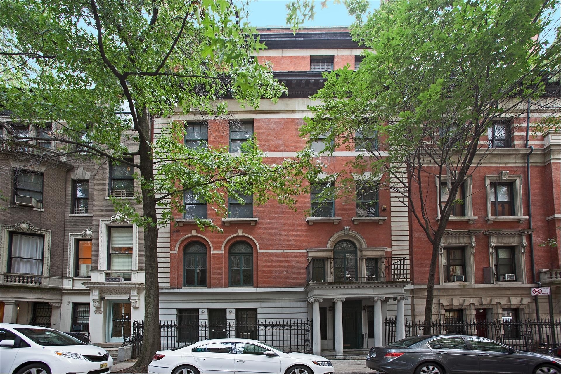 Single Family Townhouse at New York