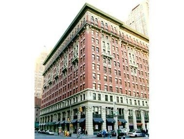8. Condominiums at 225 Fifth Avenue, 11P New York