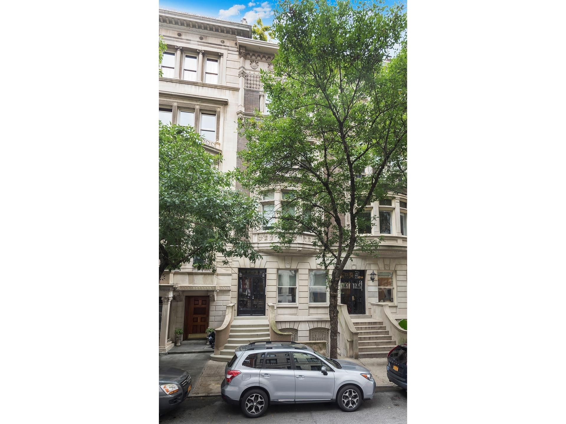 building at 17 East 76th St, Lenox Hill, New York, New York
