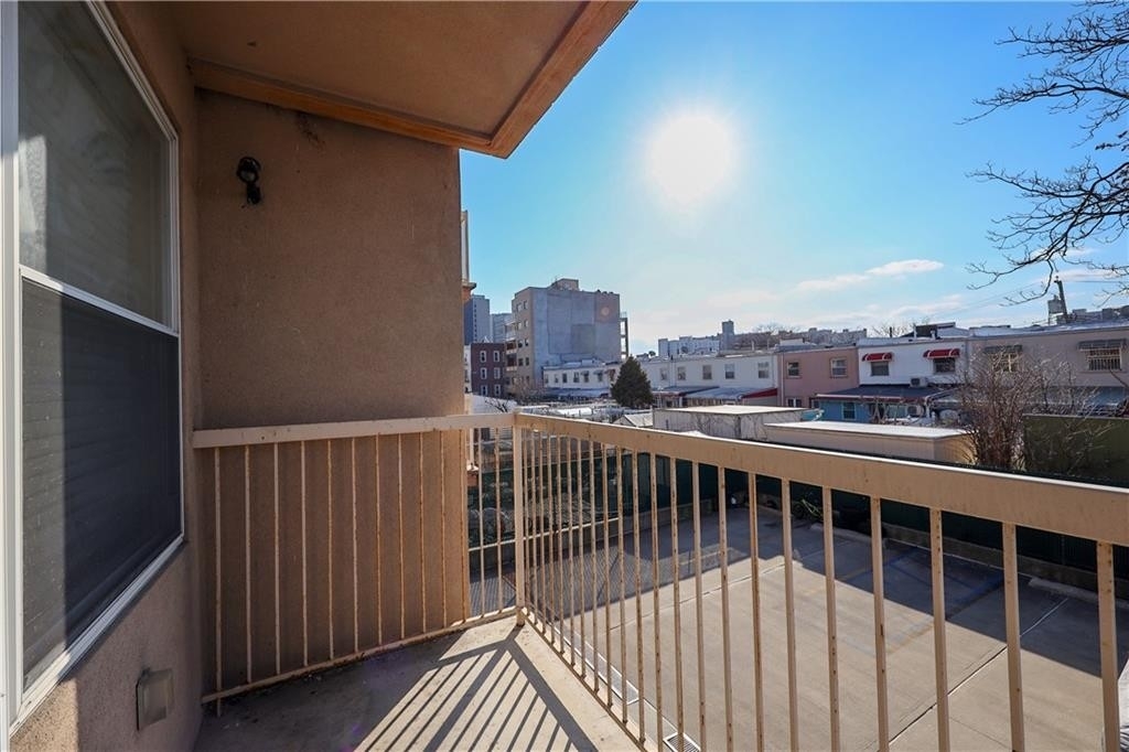 14. Single Family Homes for Sale at 2818 W 17th Street, 1B Coney Island, Brooklyn, New York 11224