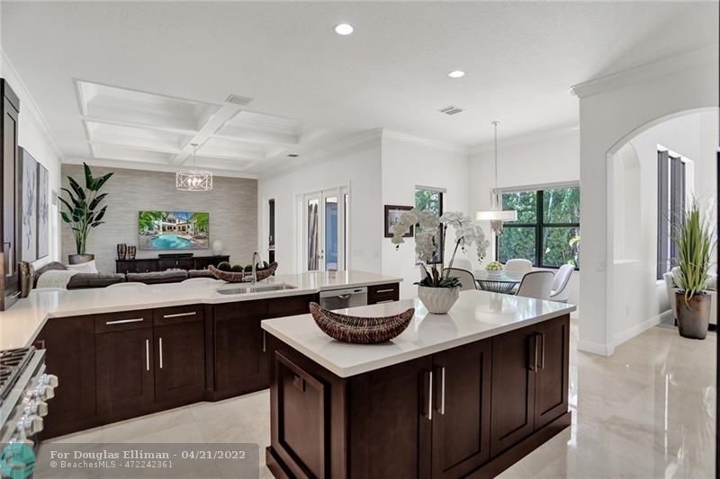 18. Single Family Homes for Sale at Hillsboro Shores, Pompano Beach, Florida 33062