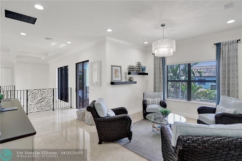 35. Single Family Homes for Sale at Hillsboro Shores, Pompano Beach, Florida 33062
