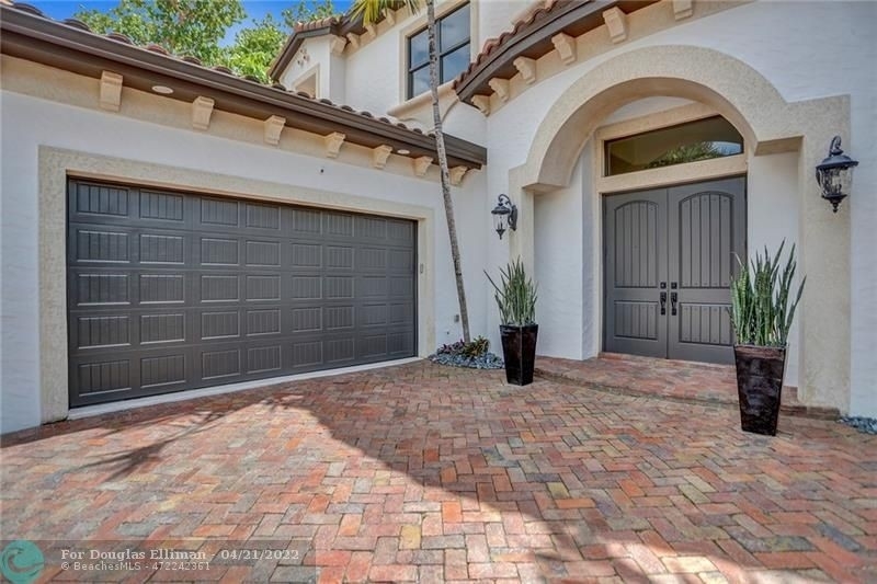 8. Single Family Homes for Sale at Hillsboro Shores, Pompano Beach, Florida 33062