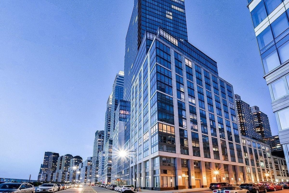 16. Condominiums for Sale at The Aldyn, 60 RIVERSIDE BLVD, 2004 Lincoln Square, New York, New York 10069