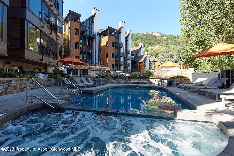 20. Single Family Homes for Sale at 800 S Mill Street, 105 Downtown Aspen, Aspen, Colorado 81611