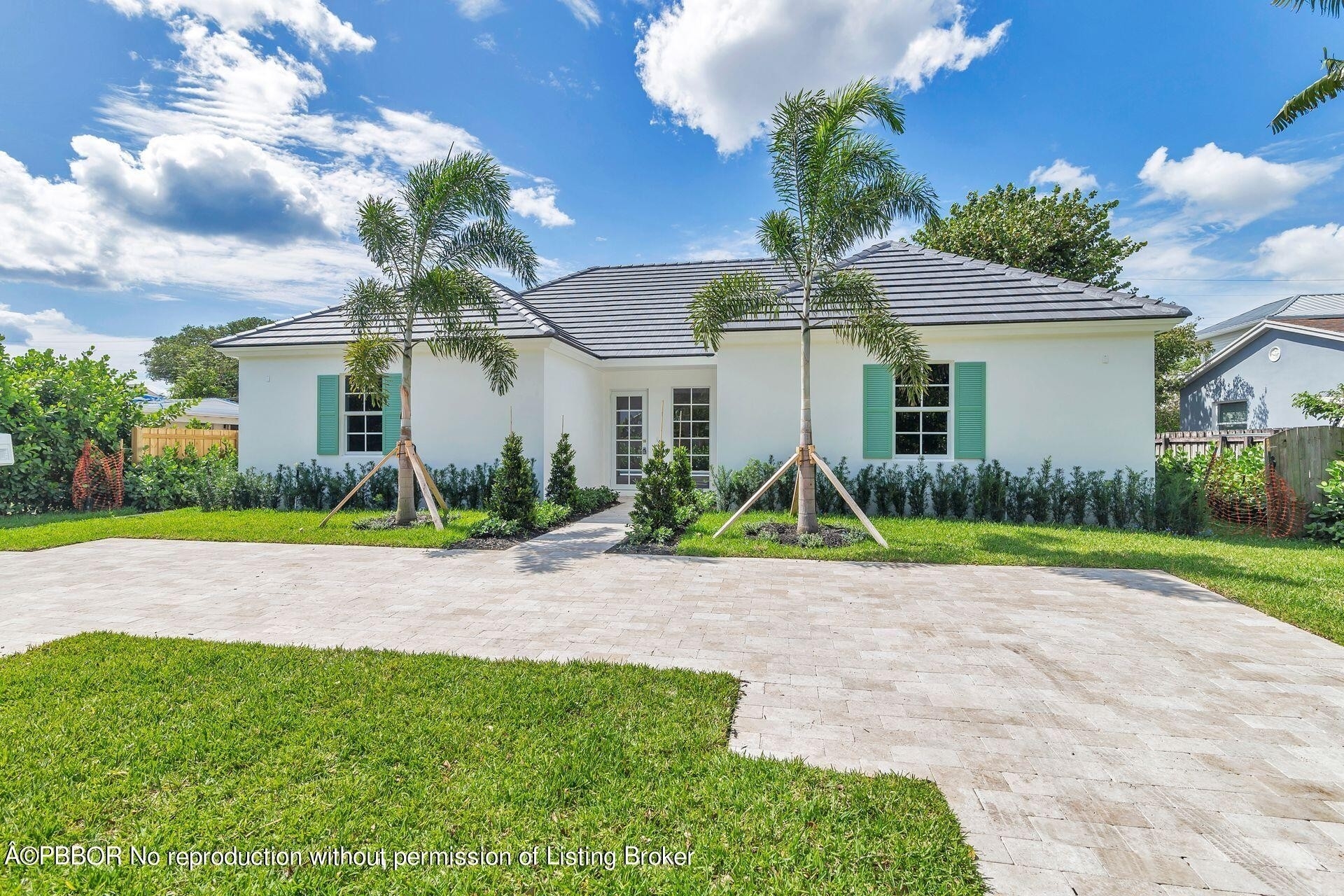 36. Single Family Homes for Sale at South End, West Palm Beach, Florida 33405