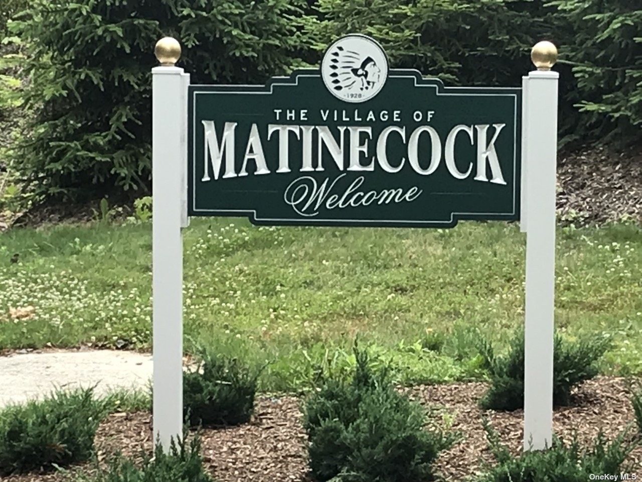 1. Single Family Homes for Sale at Matinecock, New York 11560