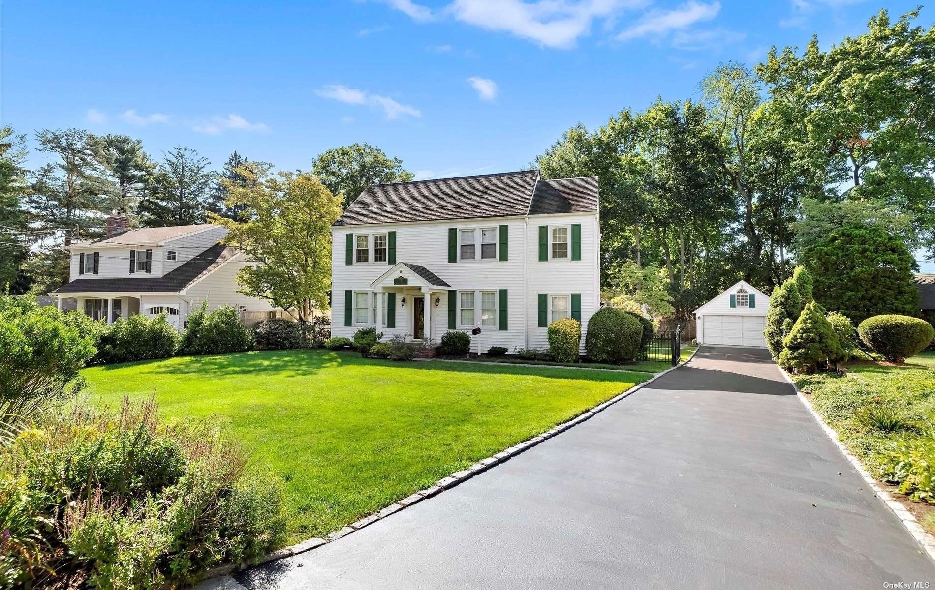 Single Family Home for Sale at Glen Head, New York 11545