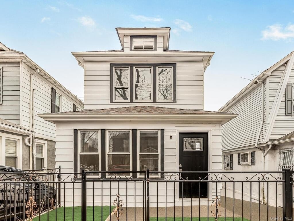 27. Single Family Homes for Sale at Wakefield, Bronx, New York 10466