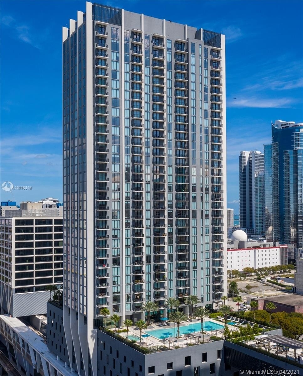 20. Condominiums at 100 NW 6th Street, PH4401 Miami