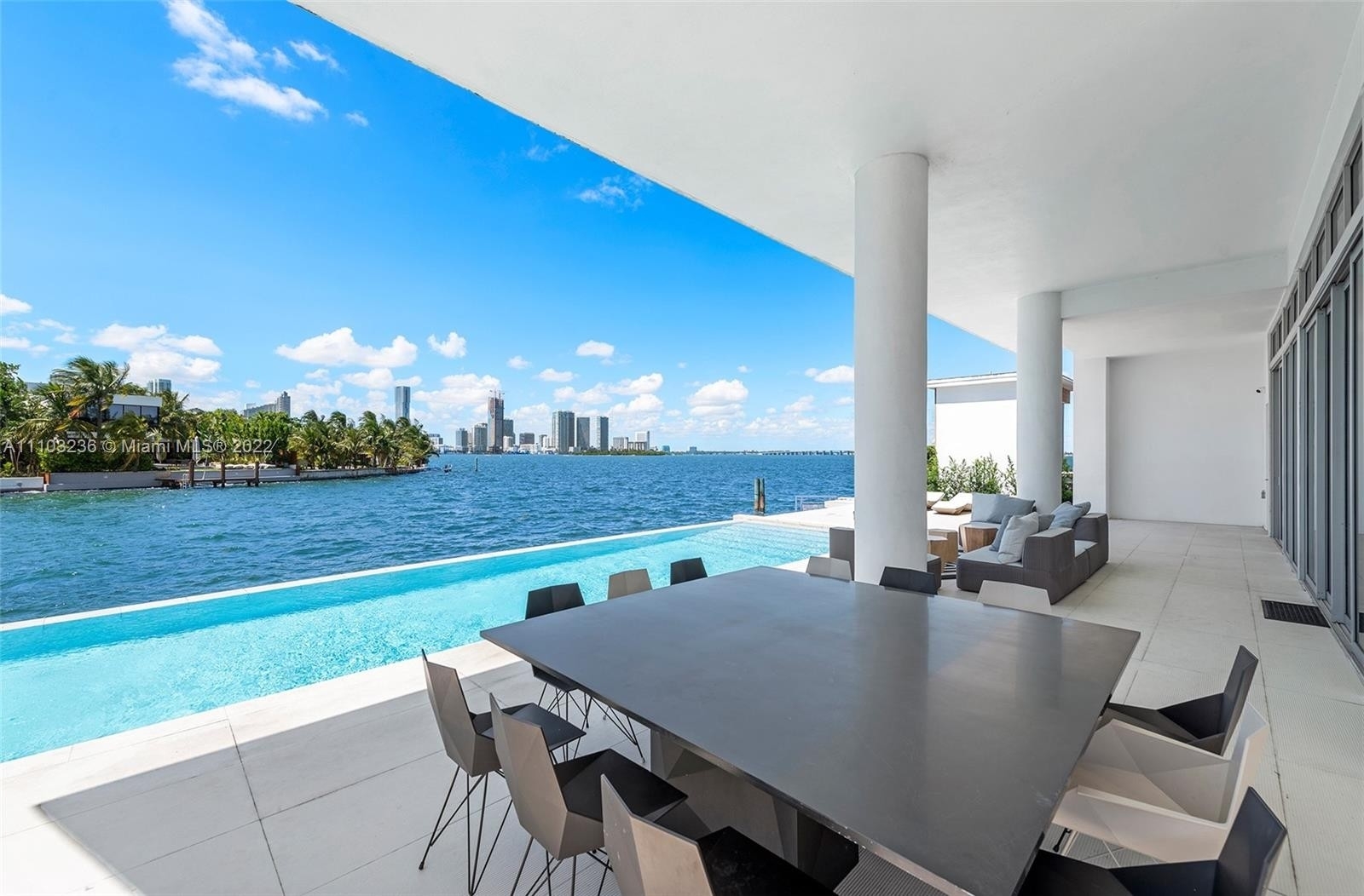 10. Single Family Homes для того Продажа на Venetian Islands, Miami, FL 33139