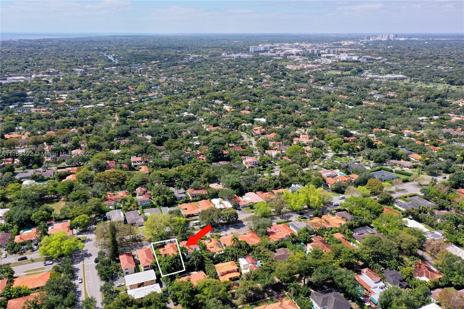 29. Single Family Homes for Sale at Country Club Section, Coral Gables, Florida 33146
