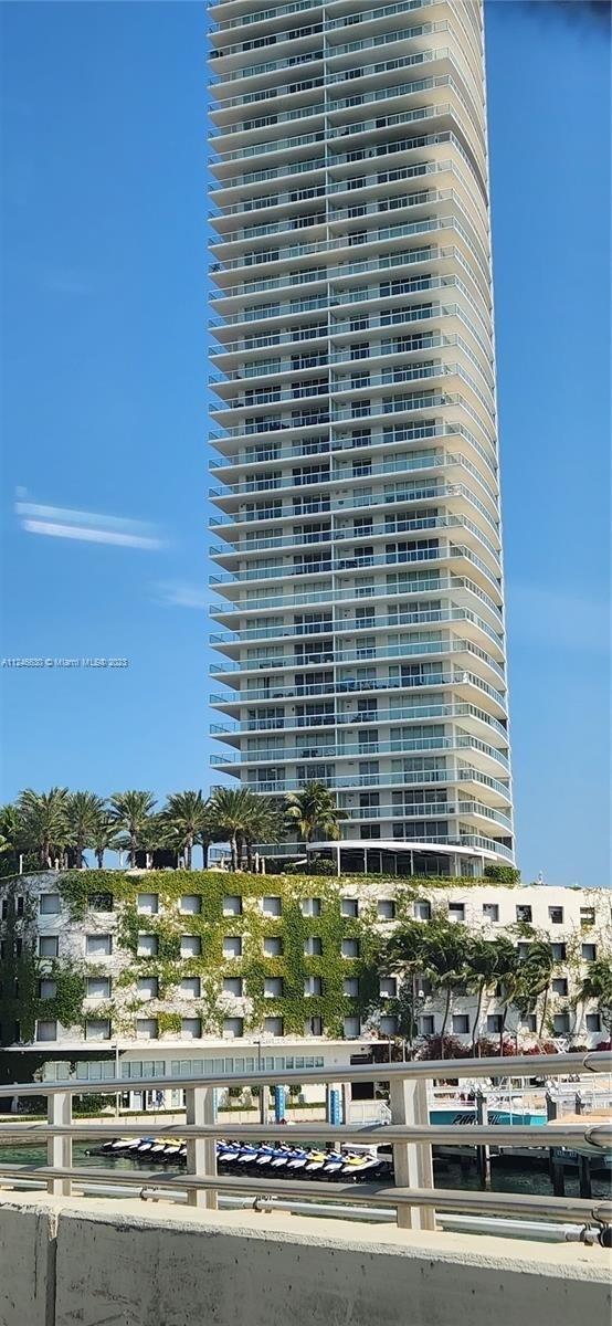 19. Condominiums for Sale at 450 Alton Rd , 2705 SoFi, Miami Beach, Florida 33139