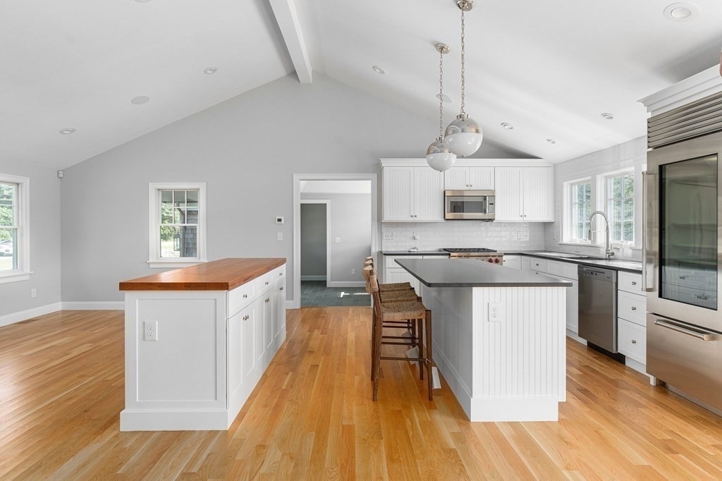23. Single Family Homes for Sale at Rehoboth, Massachusetts 02769