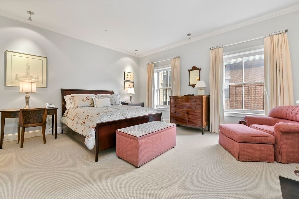 18. Condominiums for Sale at 4-5 Arlington Street , 5 Back Bay, Boston, Massachusetts 02116