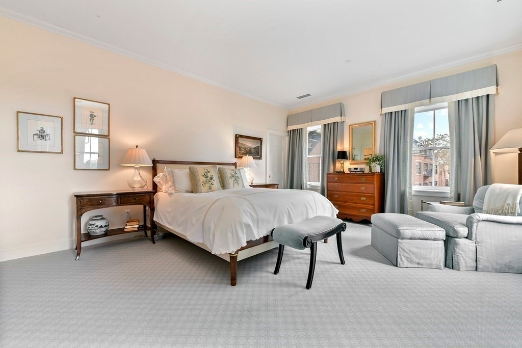 15. Condominiums for Sale at 4-5 Arlington Street , 5 Back Bay, Boston, Massachusetts 02116