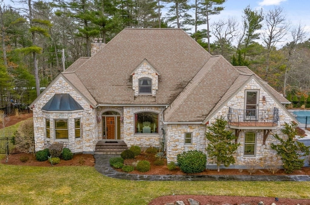 Single Family Home for Sale at Carver, Massachusetts 02330