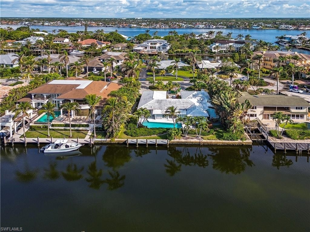 Single Family Home for Sale at Aqualane Shores, Naples, Florida 34102