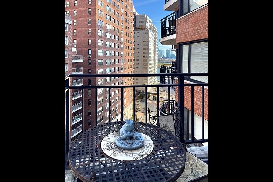 5. Co-op Properties for Sale at 60 SUTTON PL S, 11LN Sutton Place, New York, New York 10022