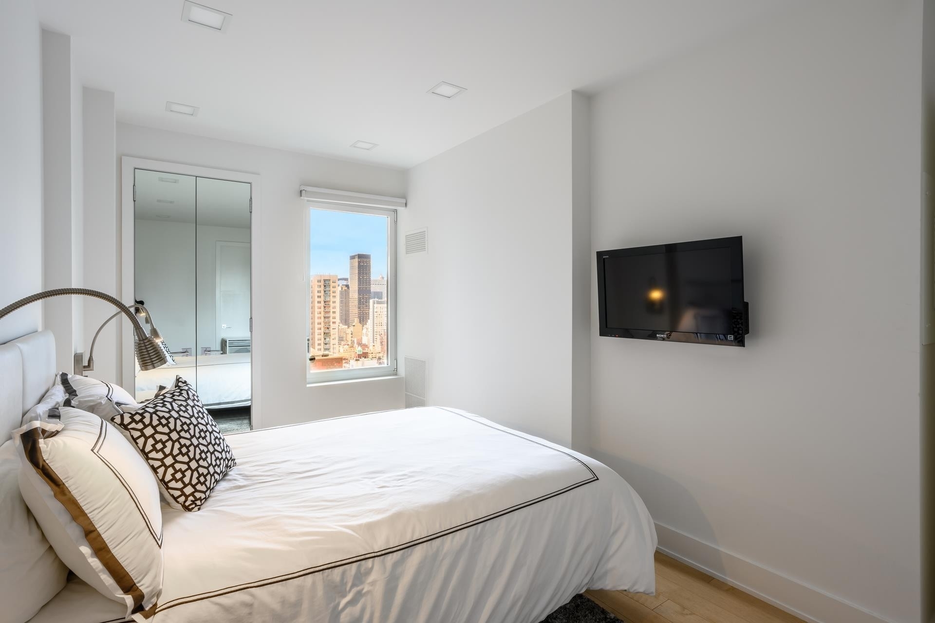 11. Co-op Properties for Sale at The Sovereign, 425 E 58TH ST, 33A Sutton Place, New York, New York 10022