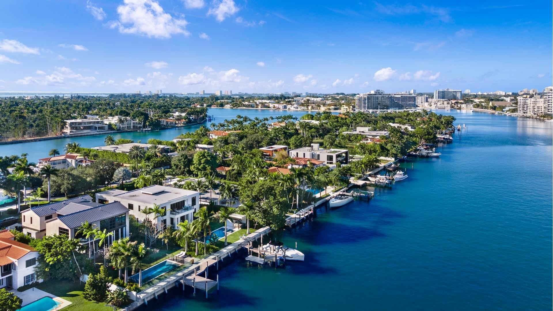 10. Single Family Homes for Sale at La Gorce, Miami Beach, Florida 33141