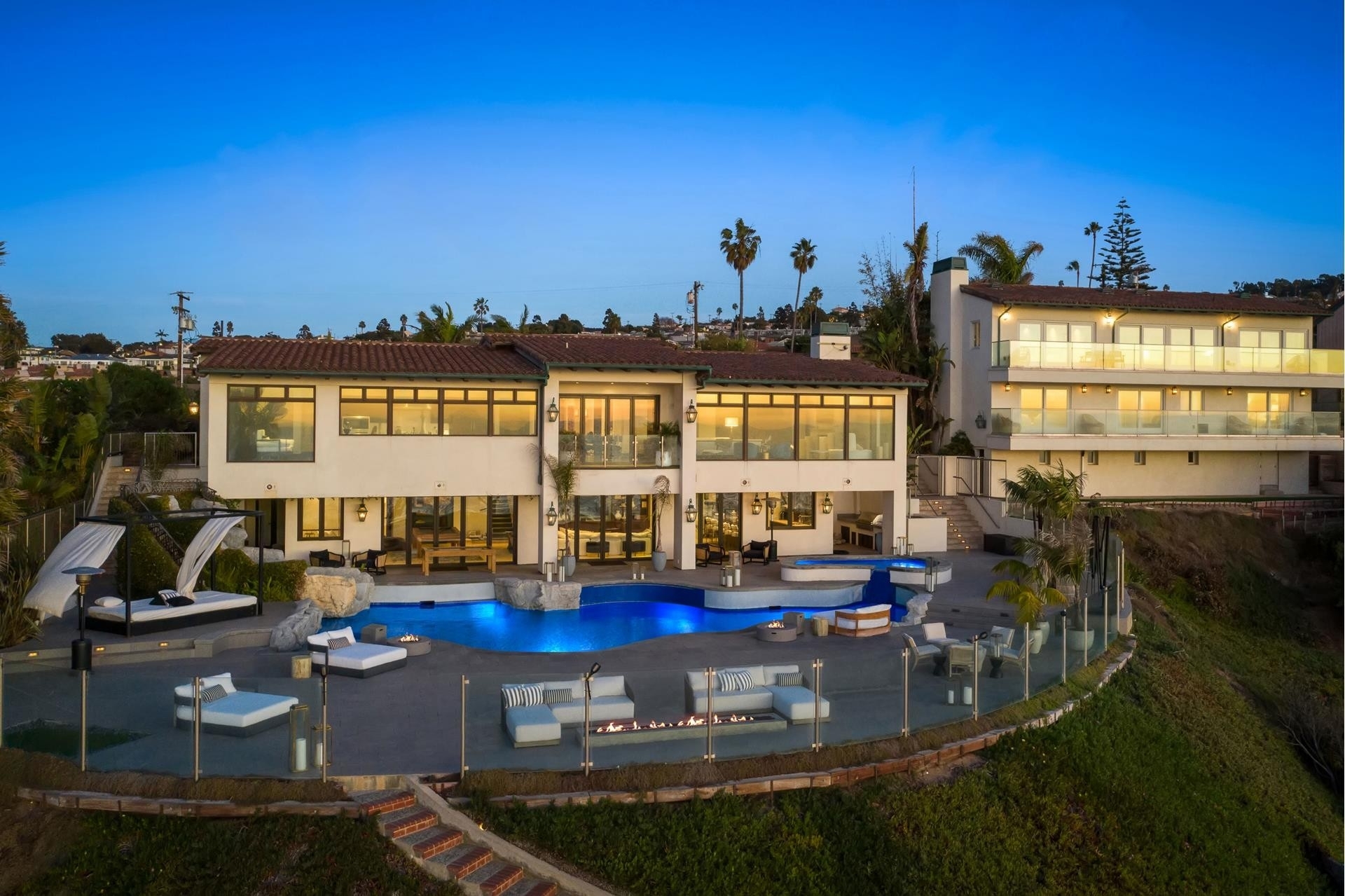 Single Family Home for Sale at Redondo Beach, California 90277