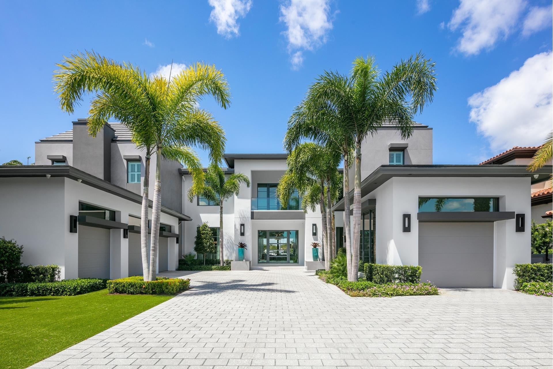 6. Single Family Homes for Sale at Royal Palm Yacht and Country Club, Boca Raton, Florida 33432