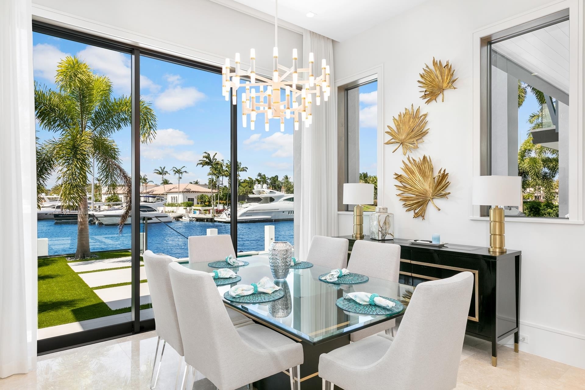 20. Single Family Homes for Sale at Royal Palm Yacht and Country Club, Boca Raton, Florida 33432
