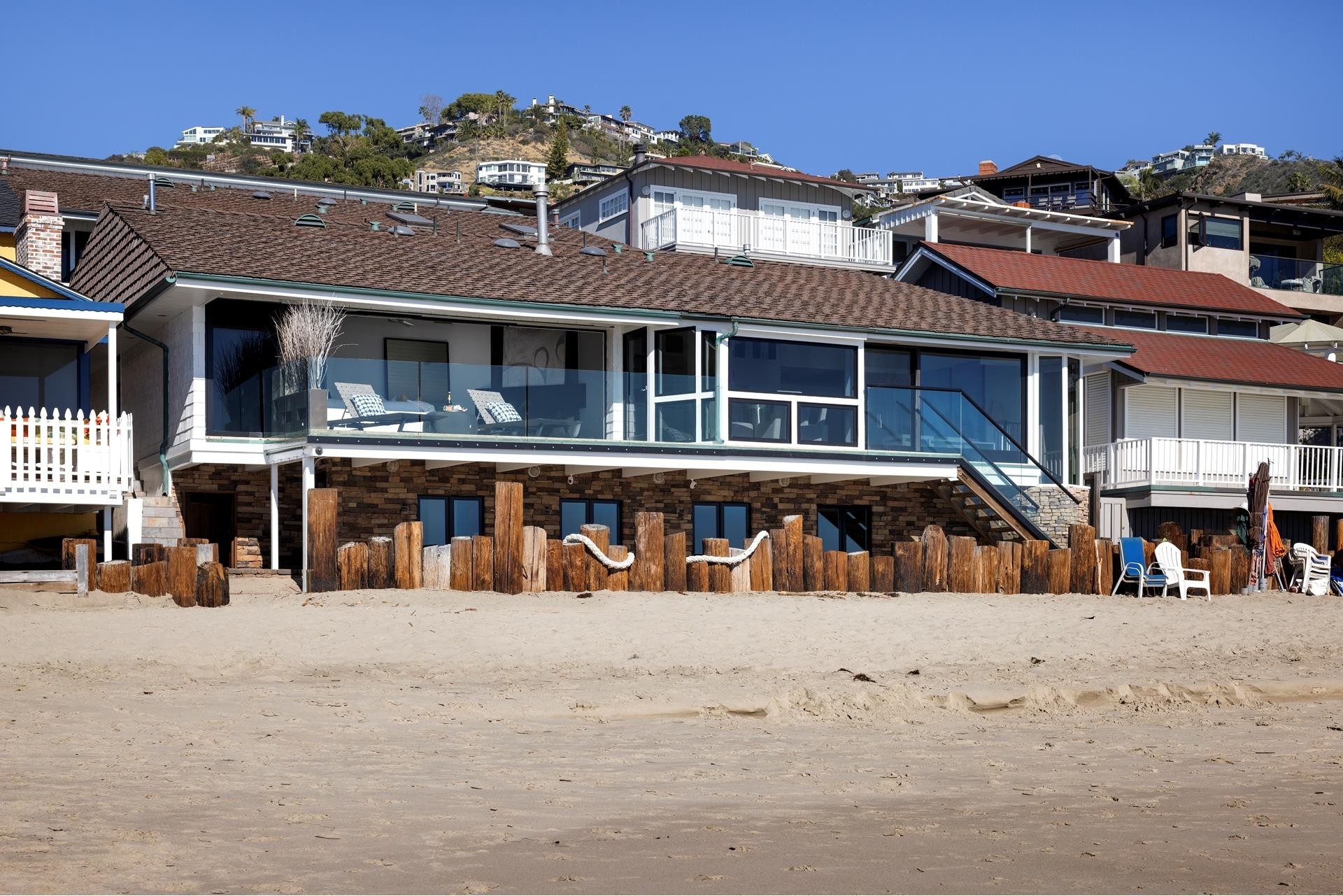 31. Single Family Homes for Sale at Victoria Beach, Laguna Beach, California 92651