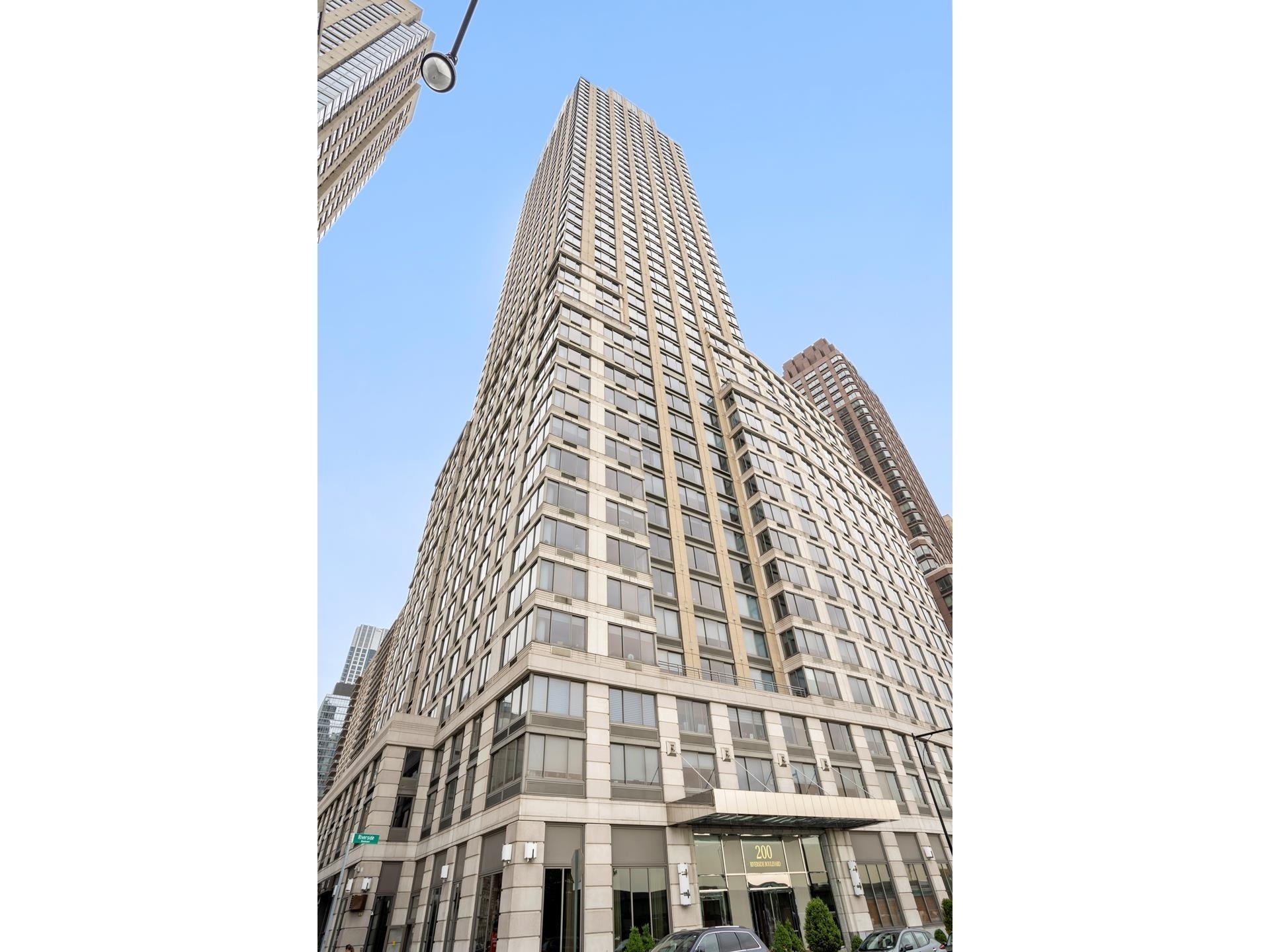 20. Condominiums for Sale at 200 RIVERSIDE BLVD, 24B Lincoln Square, New York, New York 10069