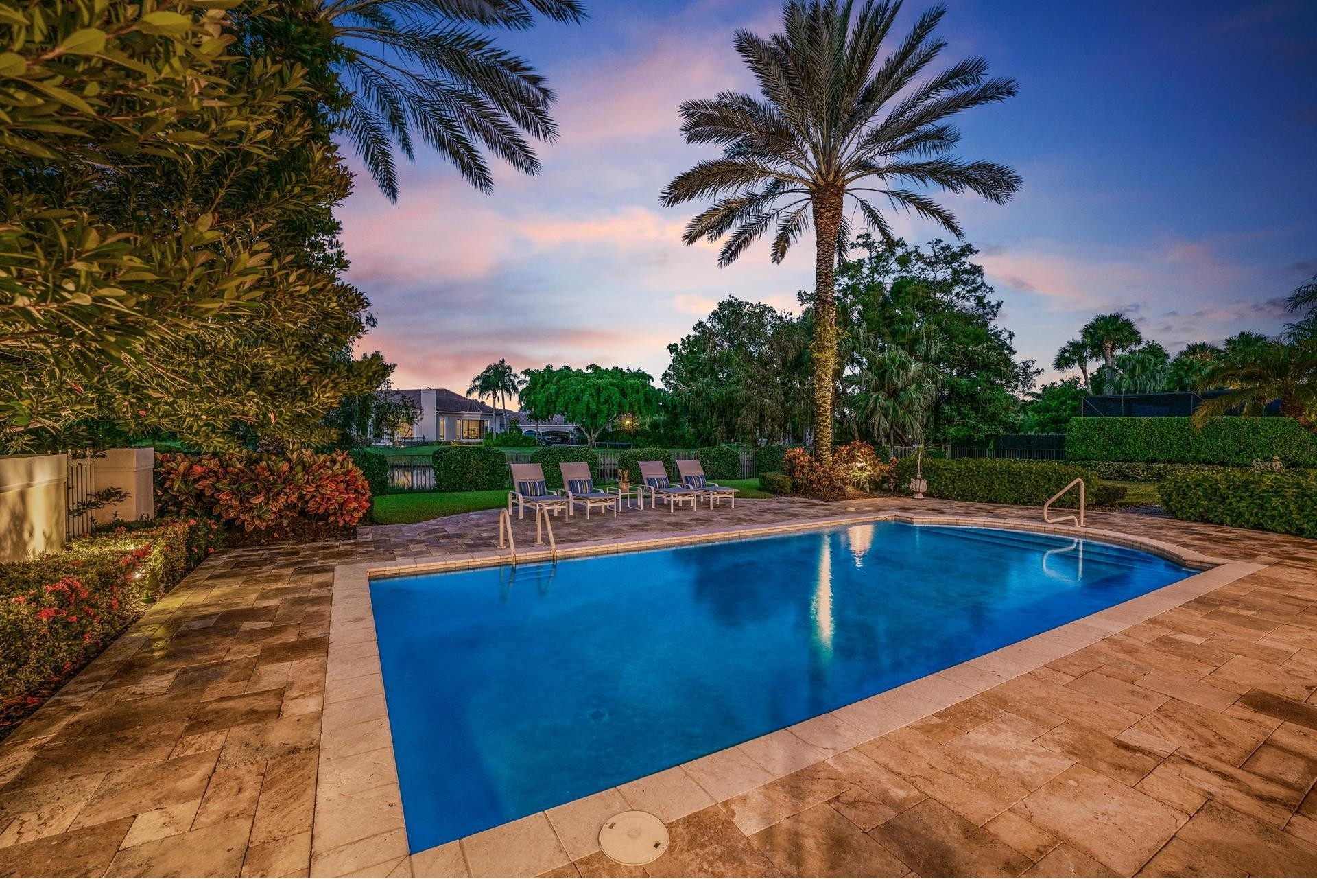 29. Single Family Homes for Sale at Breakers West, West Palm Beach, Florida 33411