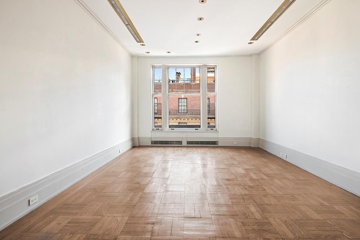 10. Co-op Properties for Sale at 555 PARK AVE, 12W Lenox Hill, New York, New York 10065