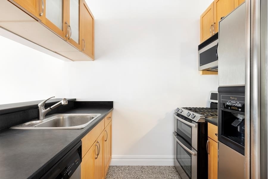 3. Condominiums for Sale at 401 E 60TH ST, 5K Lenox Hill, New York, New York 10065