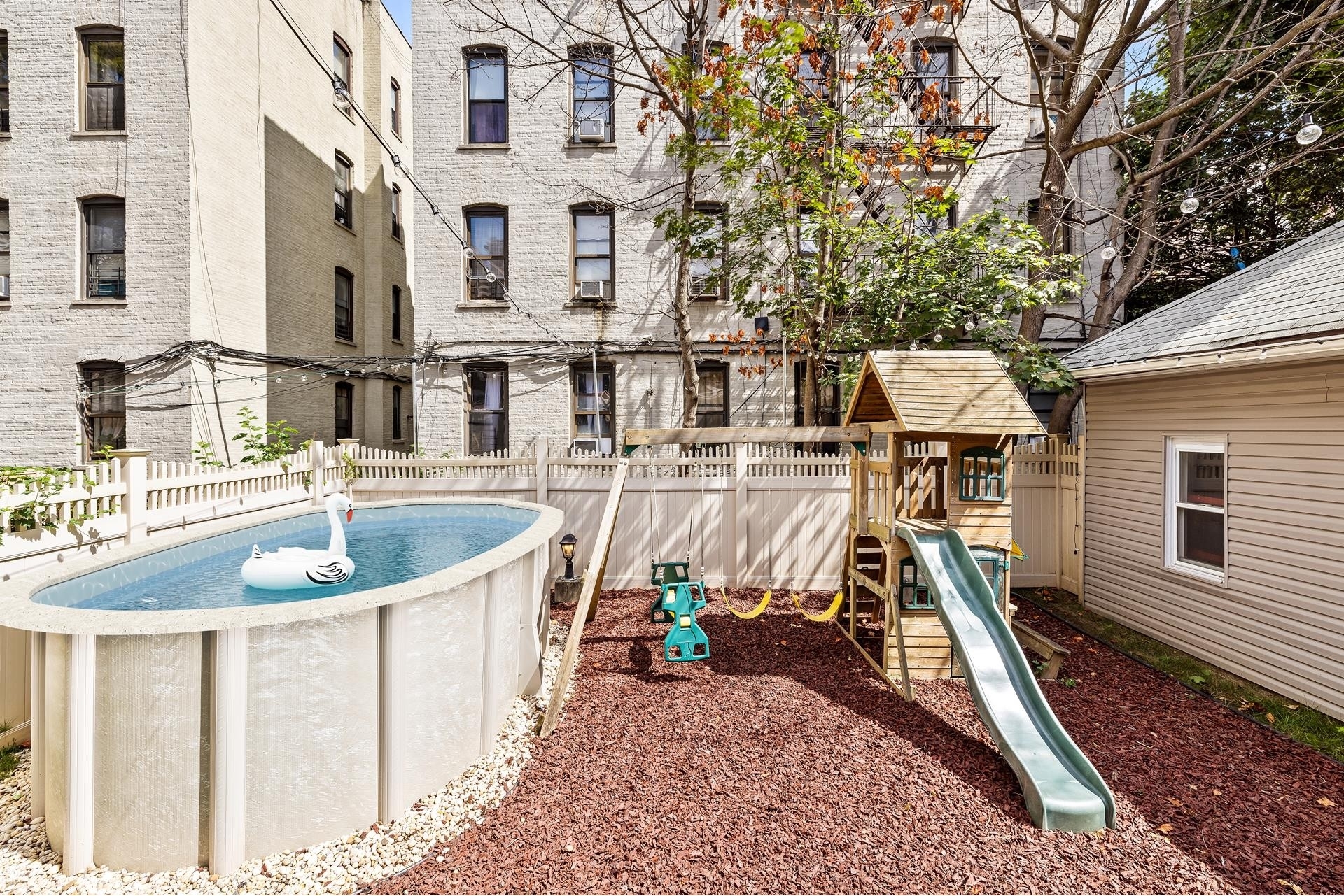 31. Single Family Townhouse for Sale at 625 E 24TH ST, TOWNHOUSE Midwood, Brooklyn, New York 11210
