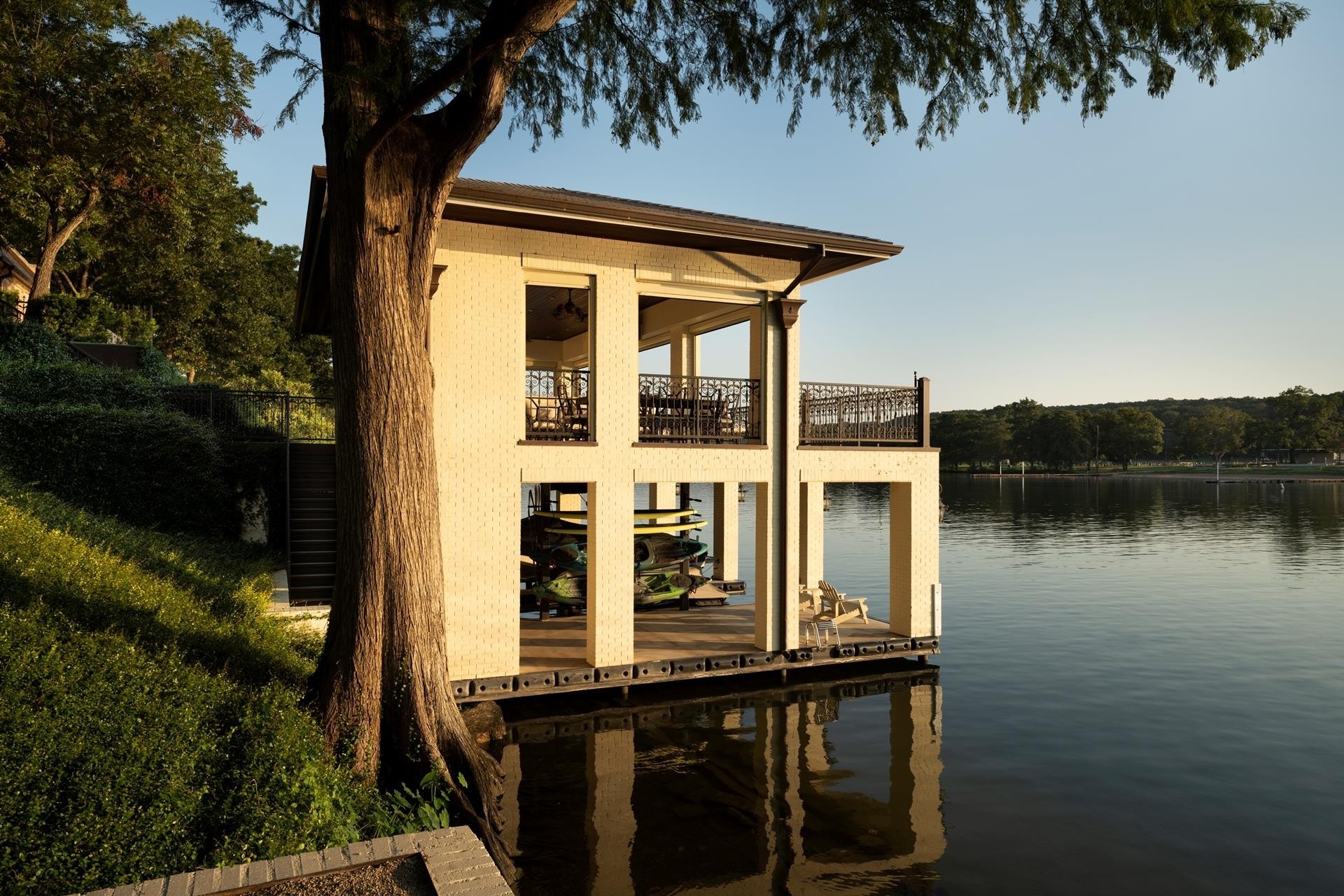 24. Single Family Homes for Sale at The Hamptons on Lake Austin, Austin, TX West Austin, Austin, Texas 78733