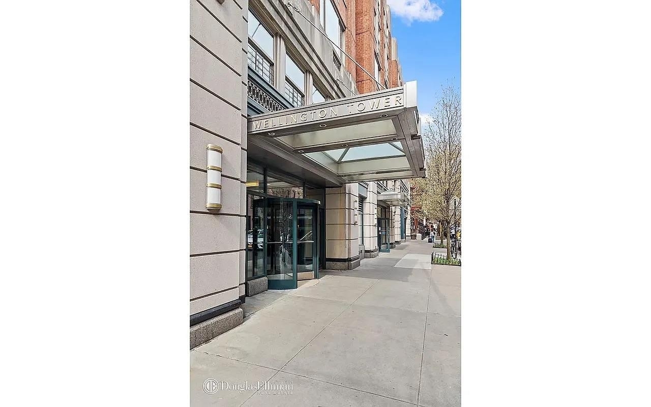 25. Condominiums for Sale at Wellington Tower, 350 E 82ND ST, 15D Yorkville, New York, New York 10028