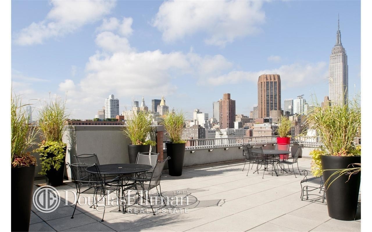 21. Condominiums for Sale at The Vantage, 308 E 38TH ST, 17/18C Murray Hill, New York, New York 10016