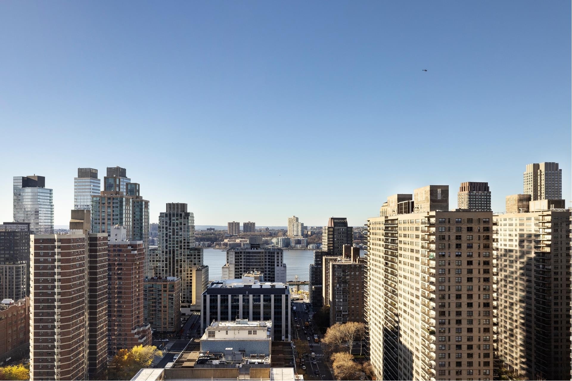 5. Condominiums for Sale at 3 Lincoln Center, 160 W 66TH ST, 25B Lincoln Square, New York, New York 10023