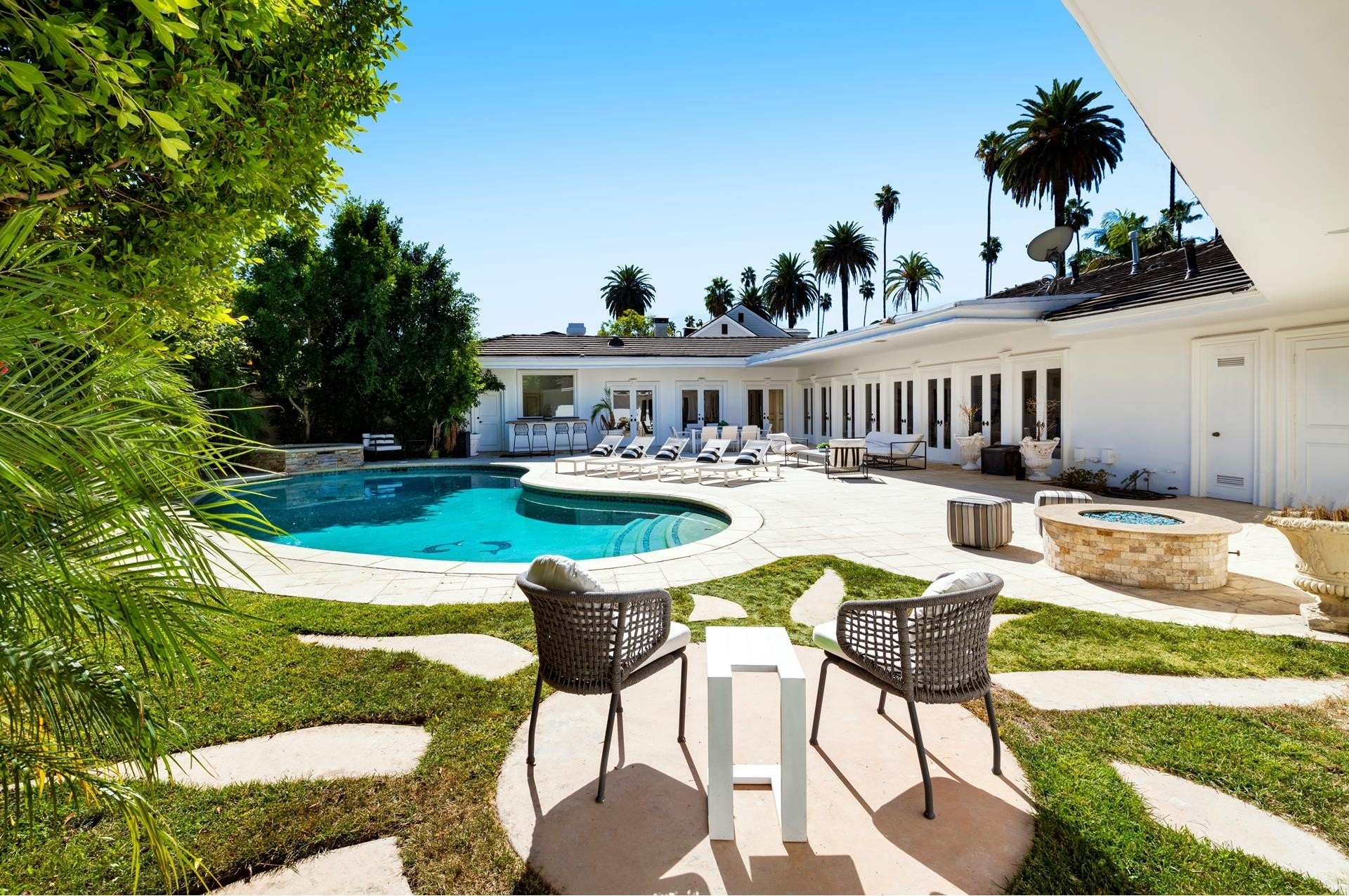 32. Single Family Homes for Sale at Beverly Hills, California 90210