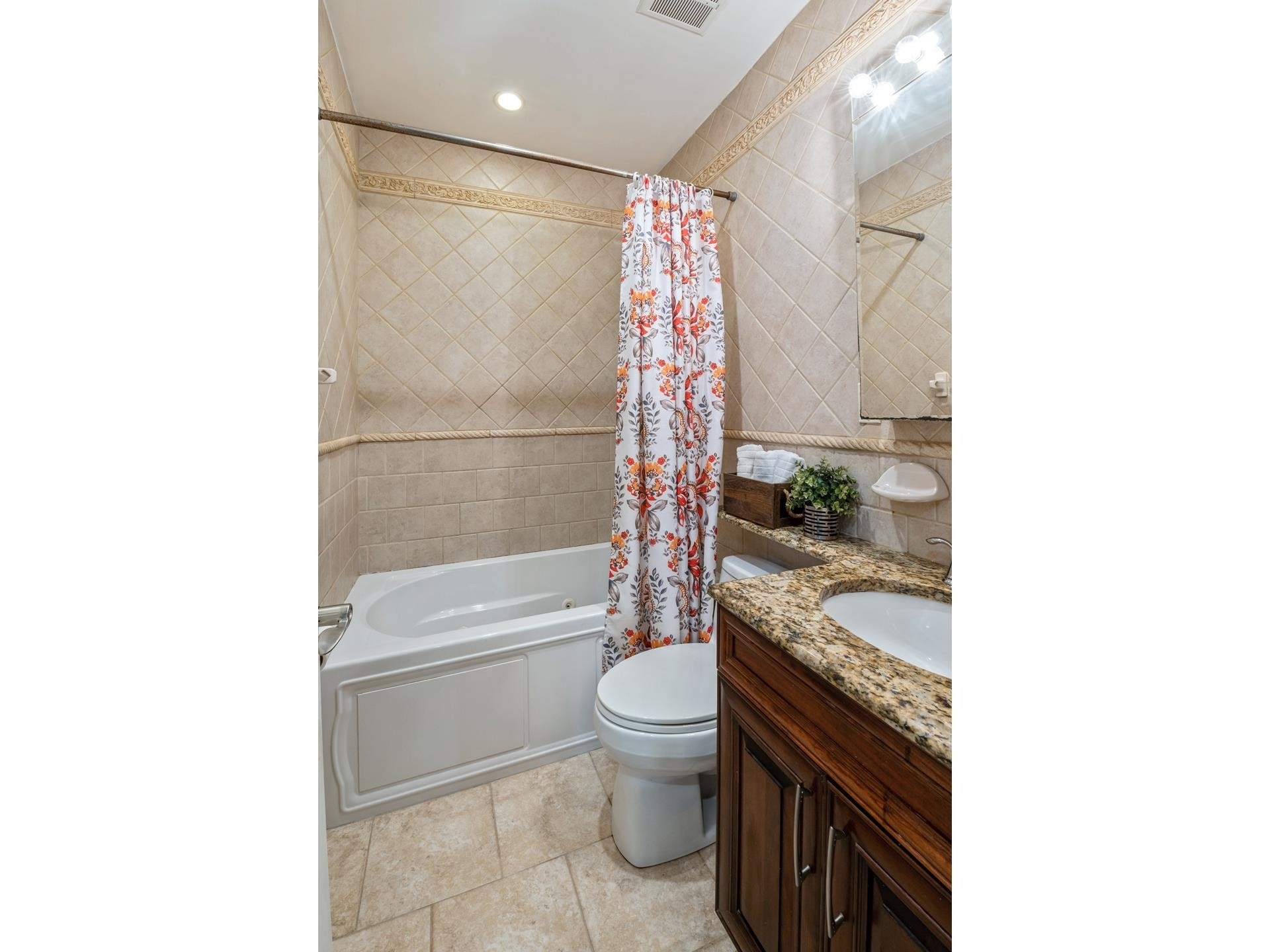 10. Condominiums for Sale at 25-69 38th Street, 2R Astoria, Queens, New York 11103