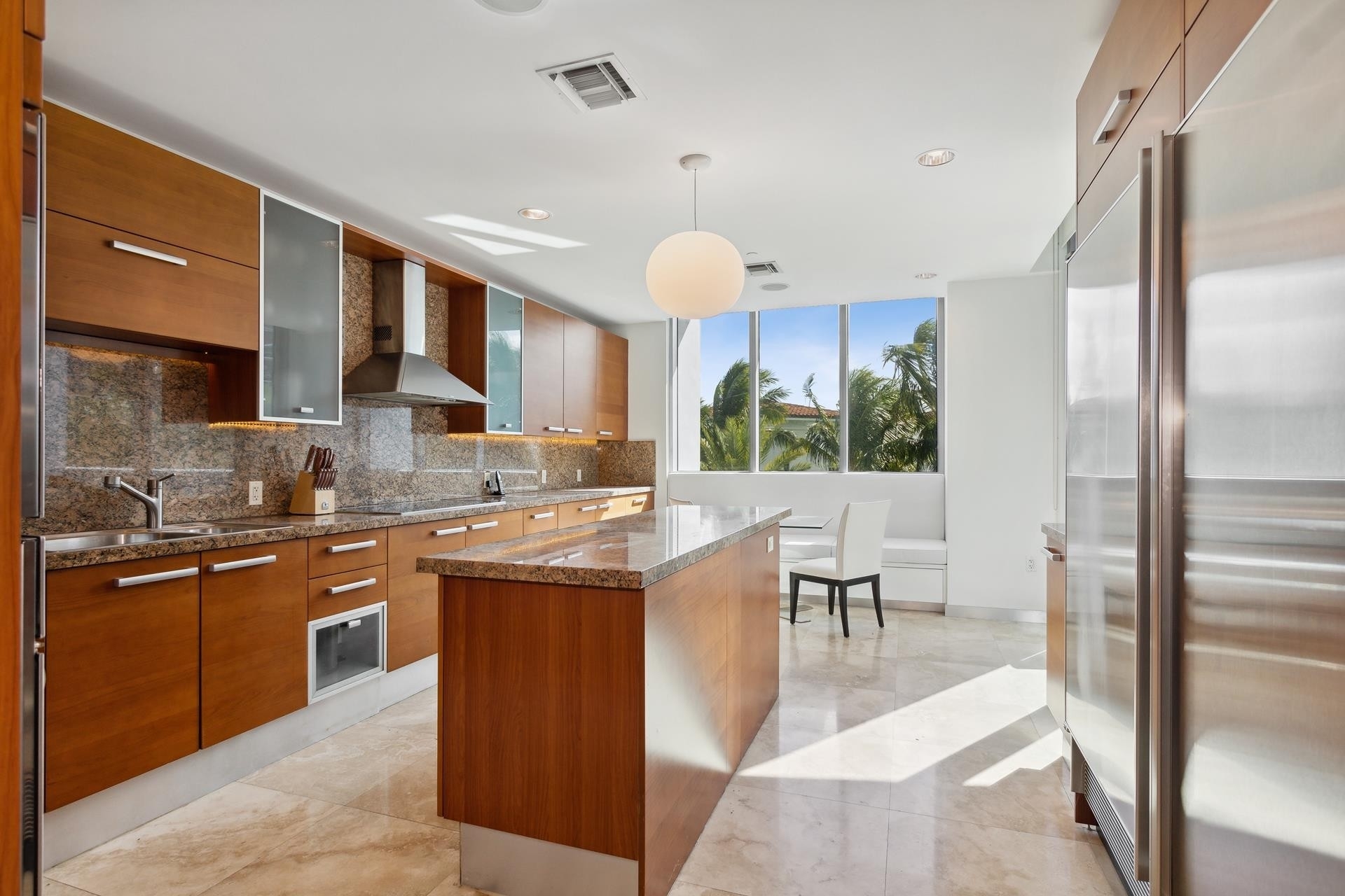 7. Condominiums for Sale at 5959 Collins Ave, 604 Ocean Front, Miami Beach, Florida 33140
