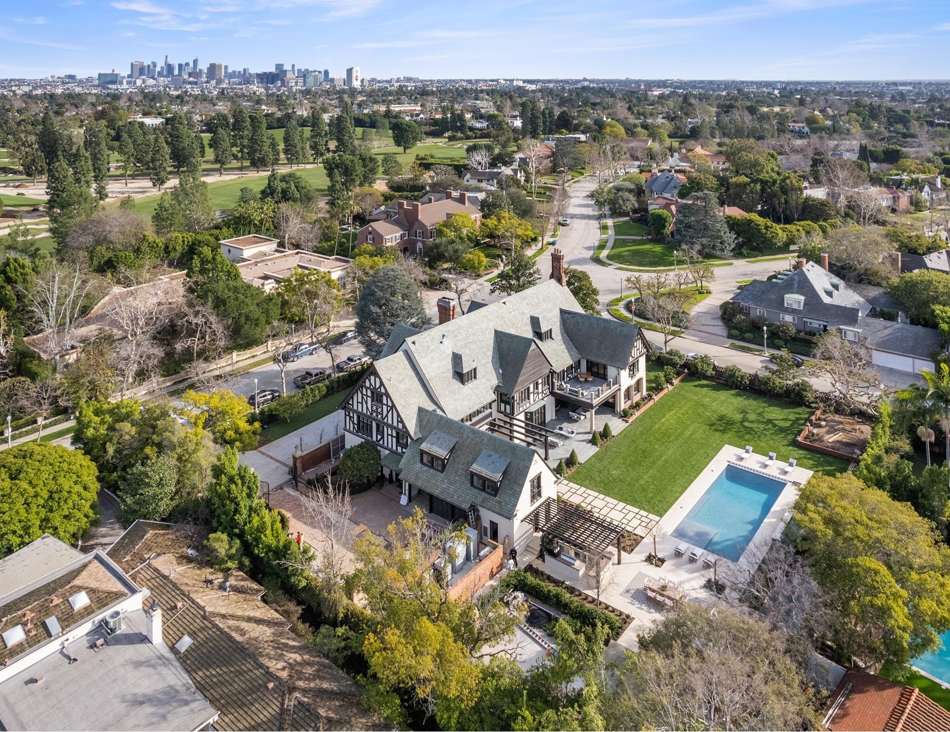 3. Single Family Homes for Sale at Hancock Park, Los Angeles, California 90004