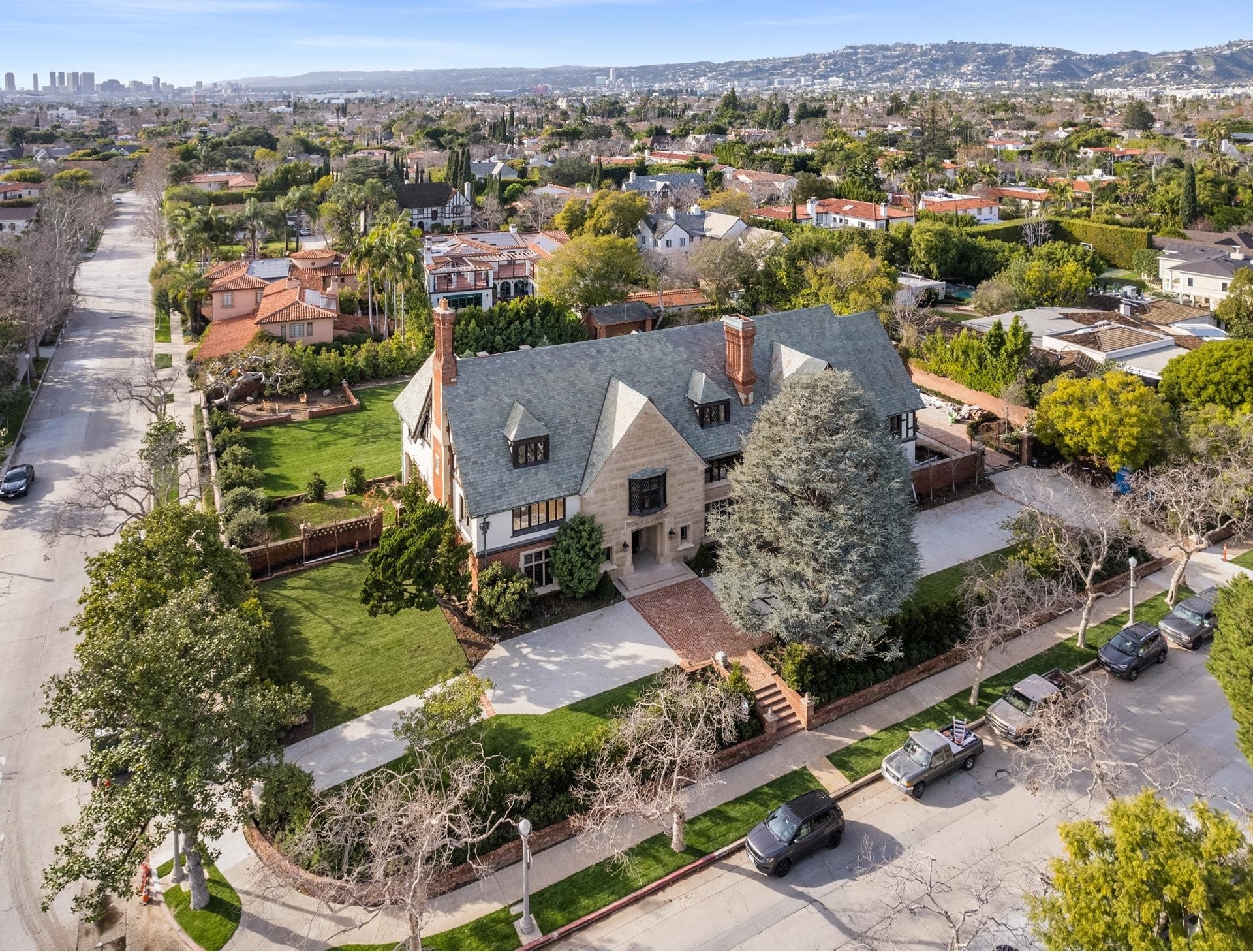 1. Single Family Homes for Sale at Hancock Park, Los Angeles, California 90004