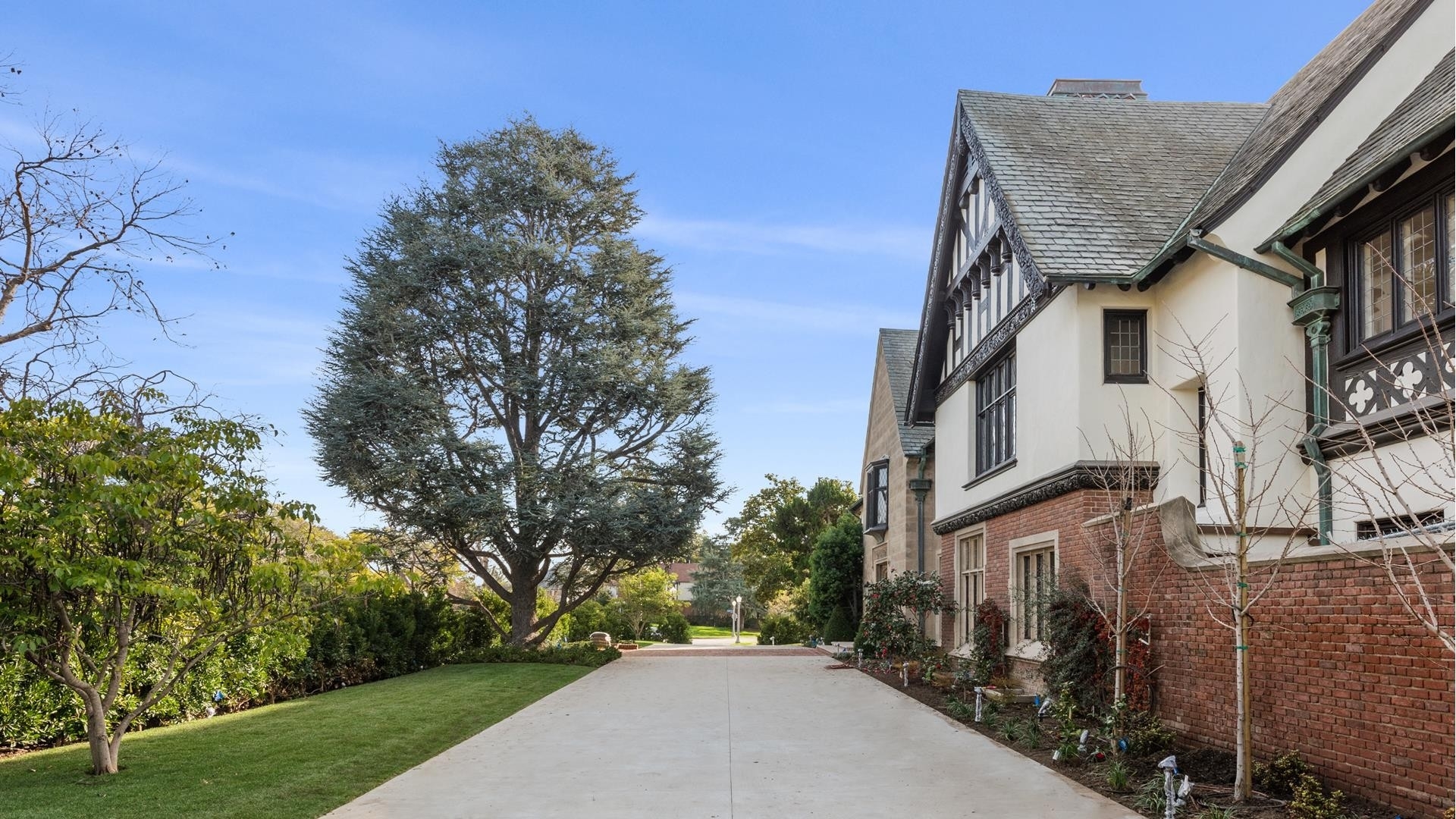 4. Single Family Homes for Sale at Hancock Park, Los Angeles, California 90004