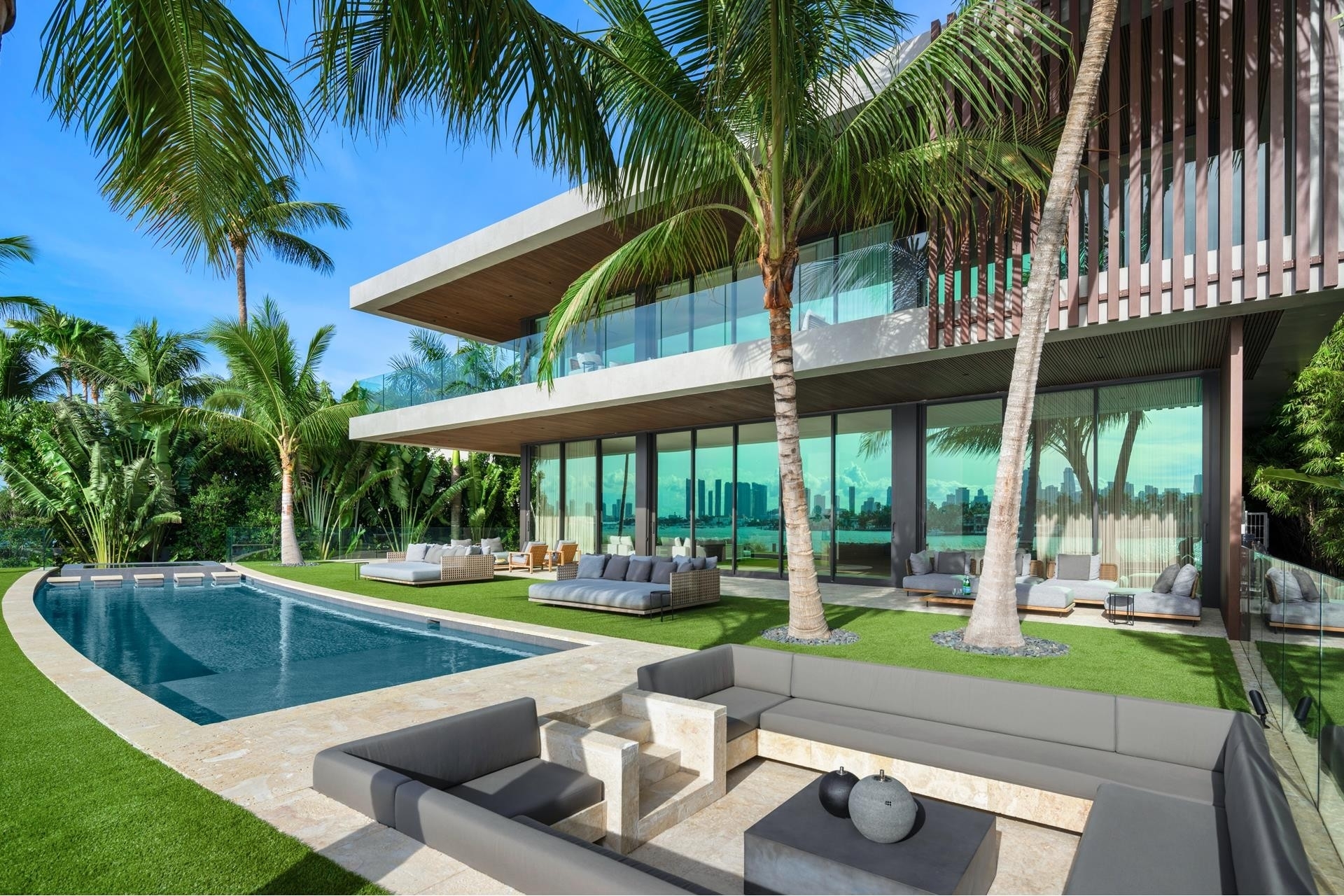 2. Single Family Homes for Sale at South Beach, Miami Beach, Florida 33139