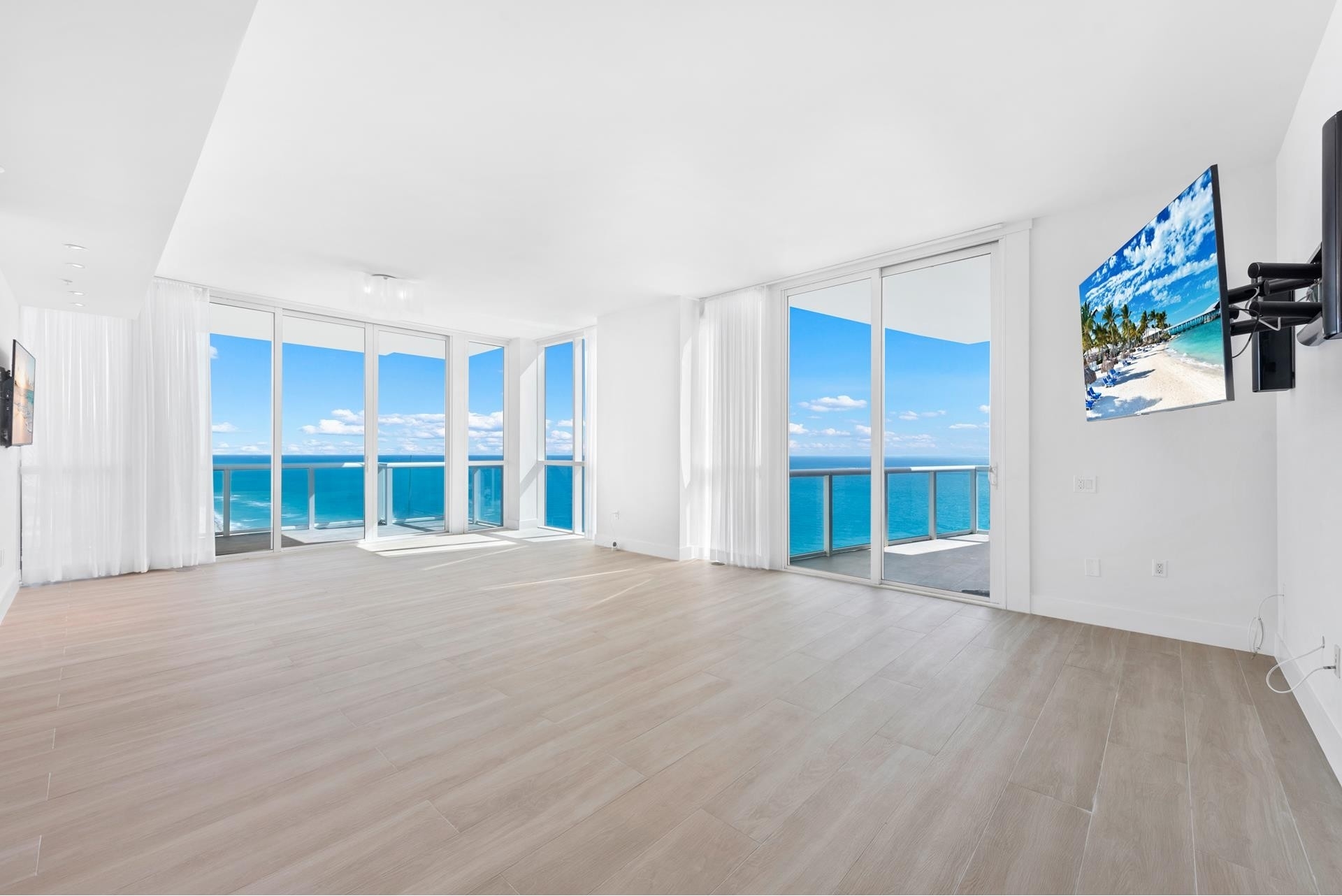 5. Condominiums for Sale at 50 S Pointe Dr, 3401 South Point, Miami Beach, Florida 33139