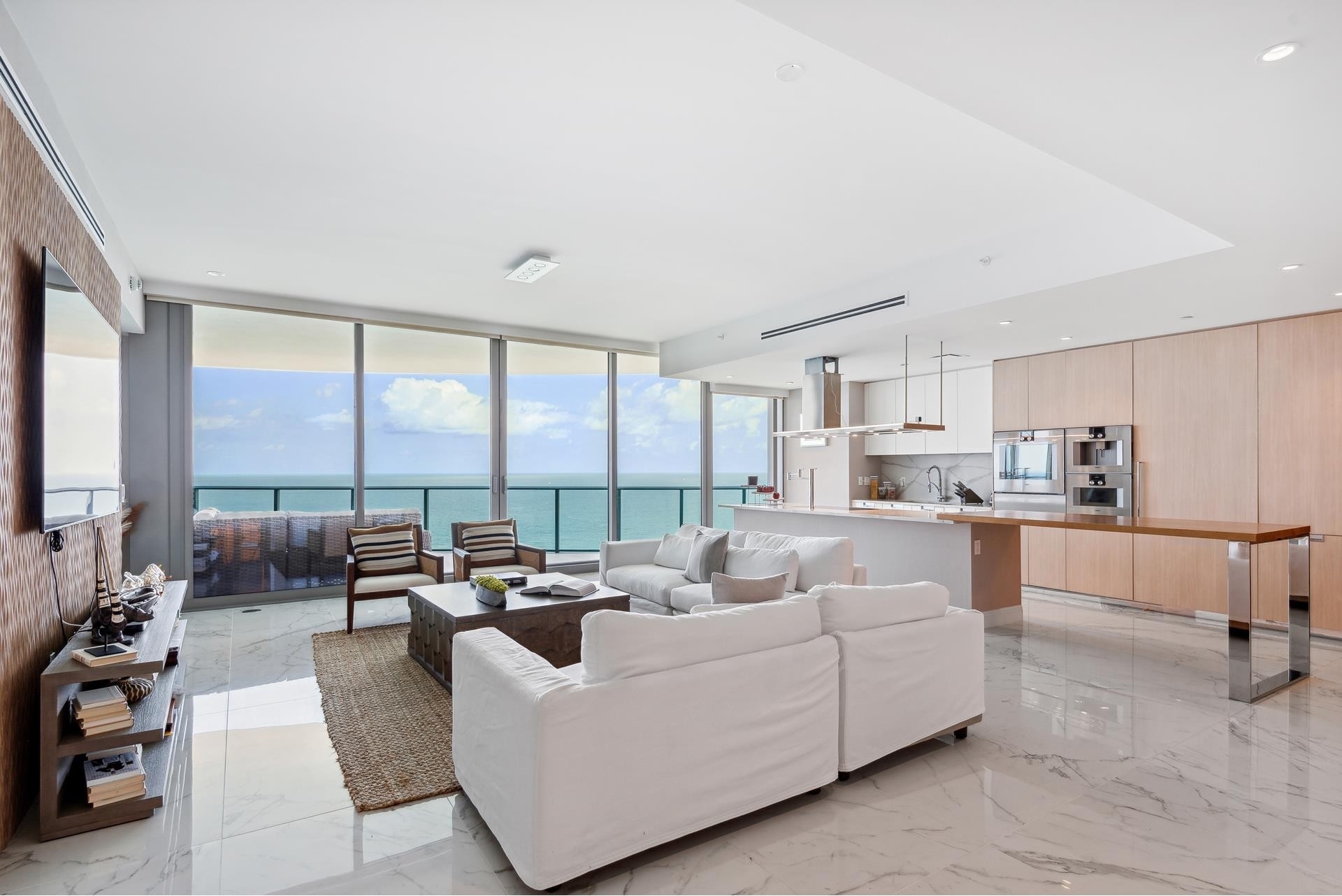3. Condominiums for Sale at 15701 Collins Ave, 2902 Sunny Isles Beach, Florida 33160