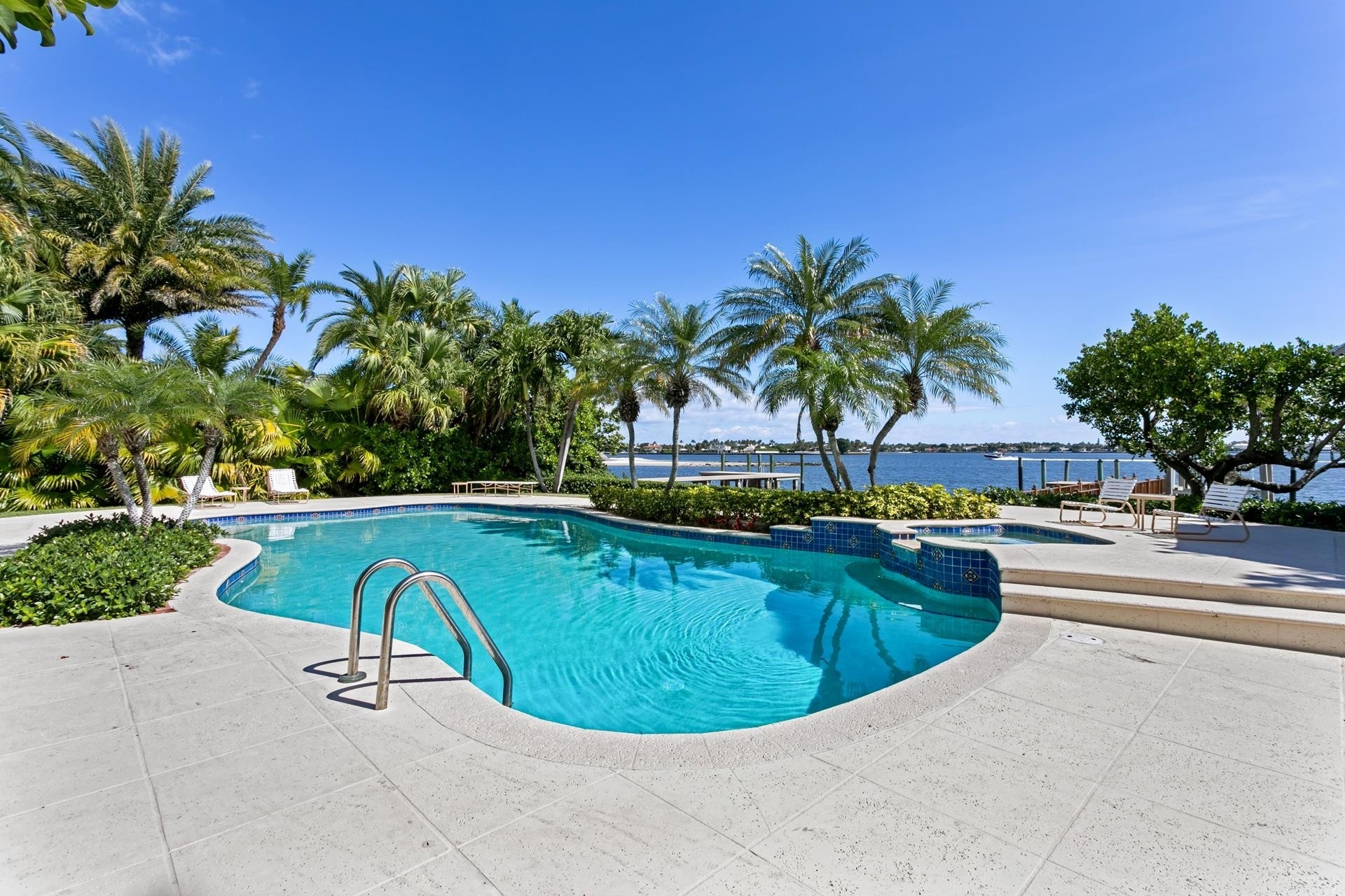25. Single Family Homes for Sale at Southland Park, West Palm Beach, Florida 33405