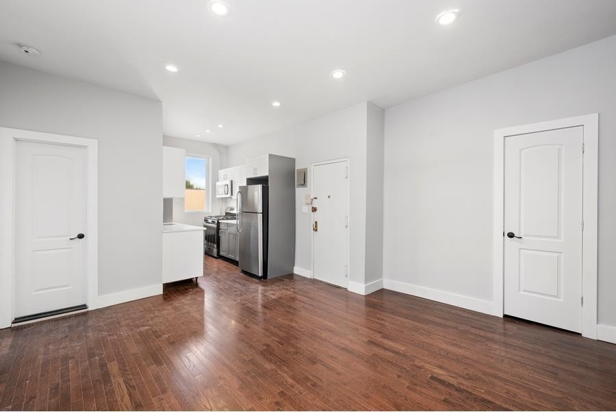 8. Rentals for Sale at 164 DIKEMAN ST, TOWNHOUSE Red Hook, Brooklyn, New York 11231